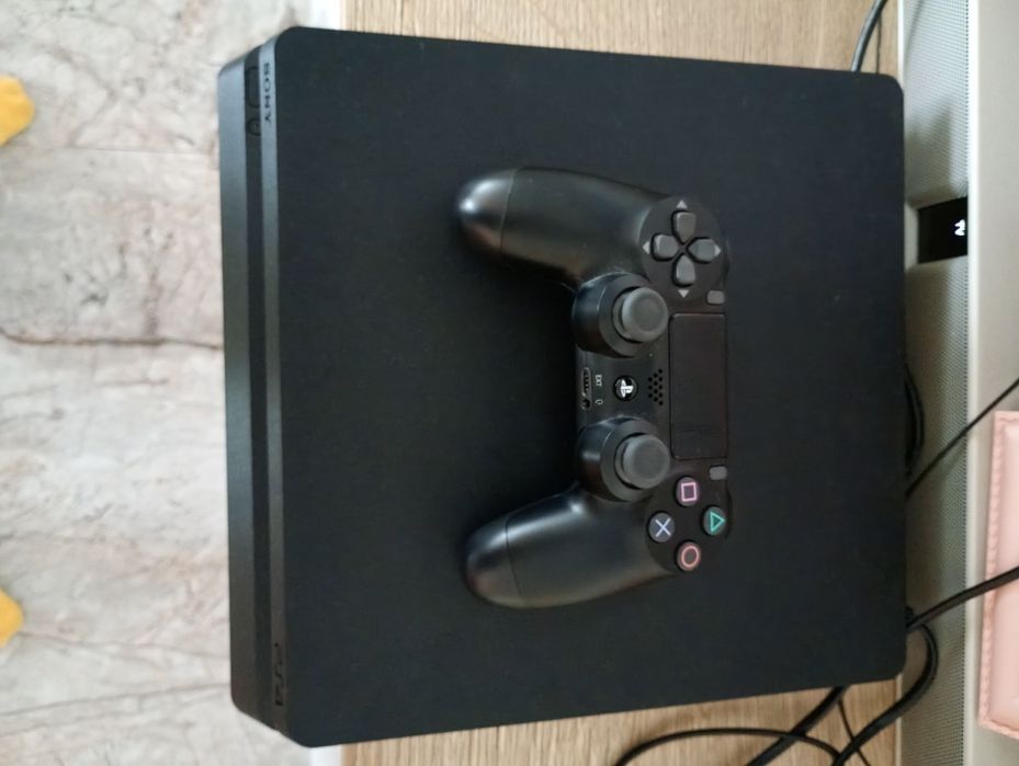 PS 4 că nou slim 1TB+