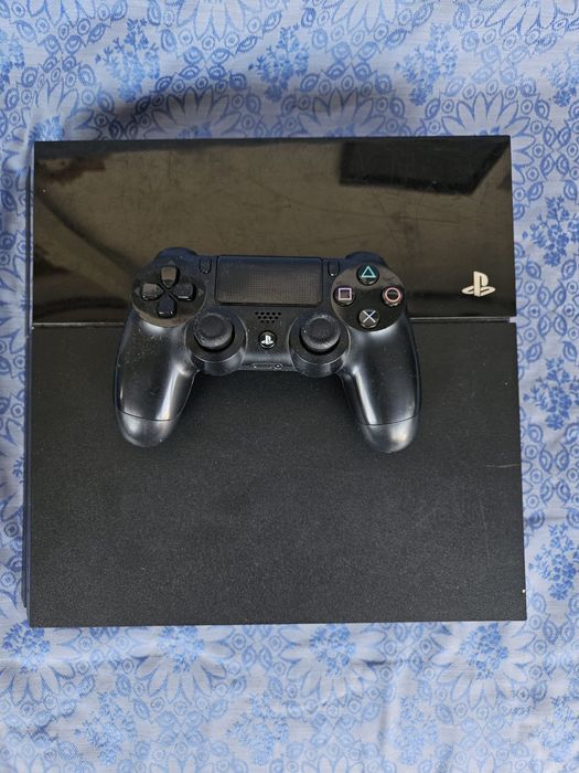 Vand PS4 pret 700 lei