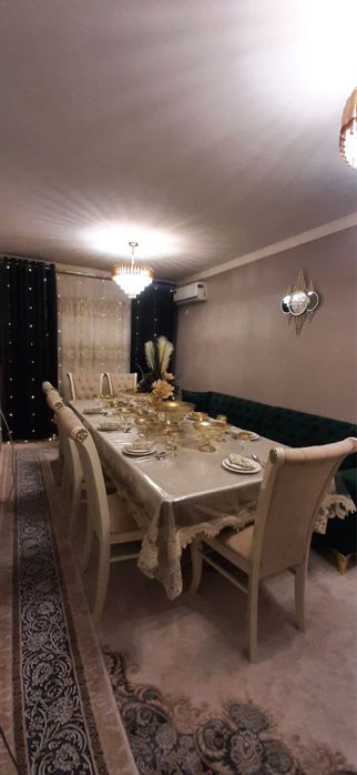 Продается стол со стульями  2:80и 10 стульев