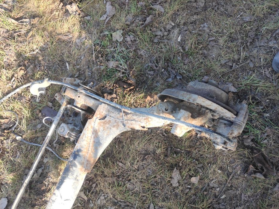 Продавам заден мост Ауди 80 Б4 комби