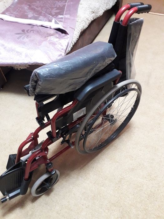 Продам кресло-коляску для инвалидов Armed
