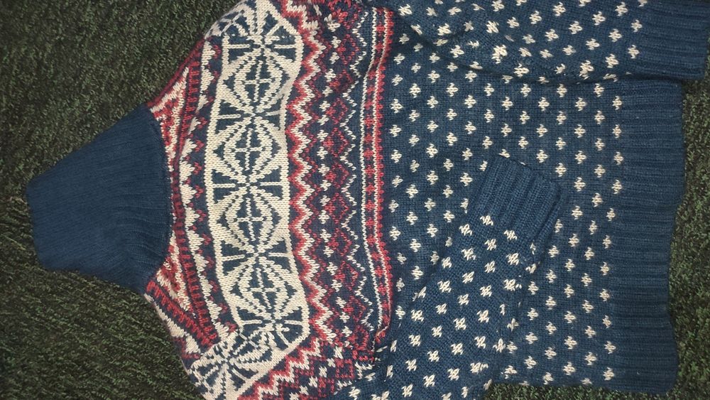 Шерстяной свитер