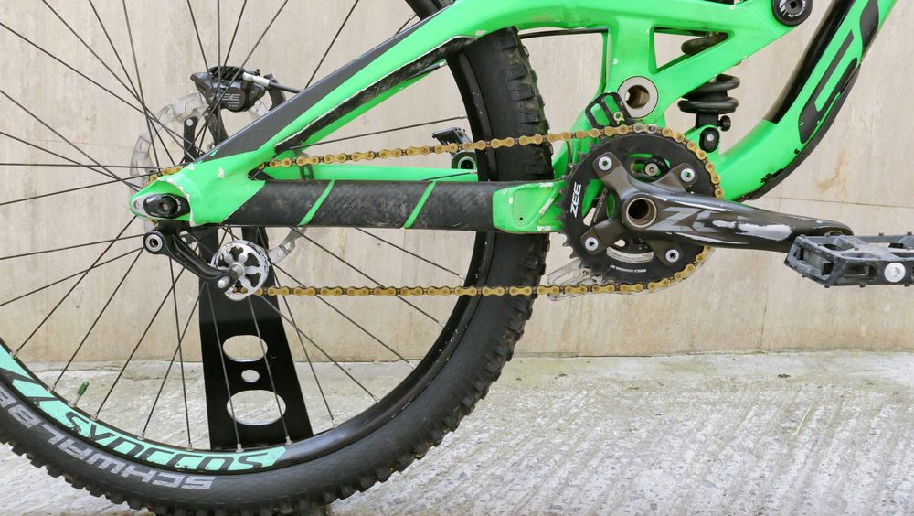 Scott Gambler 730 DH, Boxxer World Cup, RockShox Vivid RC2, Shimano Zee