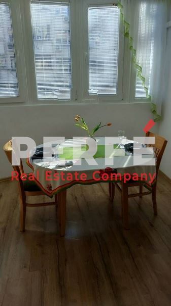 Дава се под наем Двустаен апартамент в Бургас, Център - 67 кв.м за 382.5 € - Снимка #2