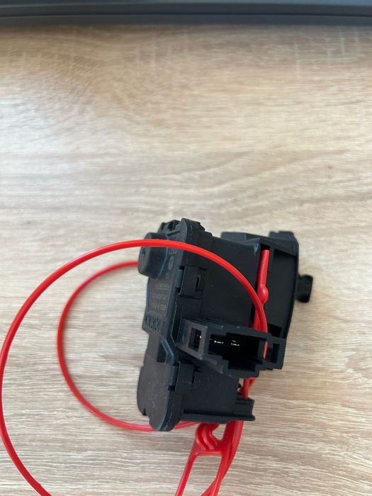 (ORIGINAL, NOU) Motoras clapeta rezervor Audi A4 B8 (8K0862153H)