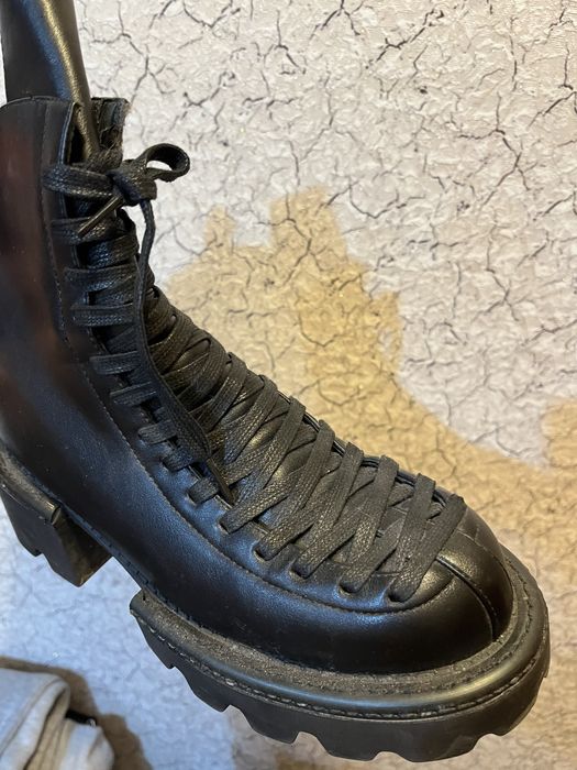 Продам зимние ботинки женские