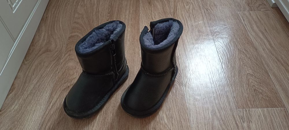 Продам детские угги