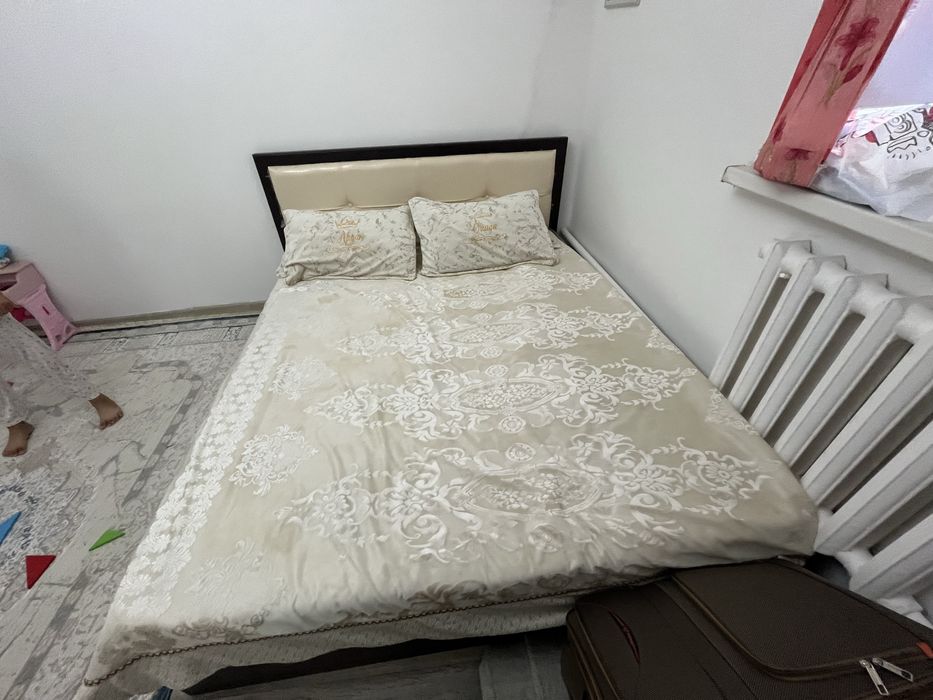 Спальный кравать