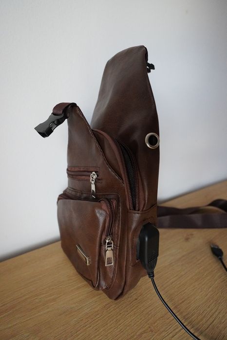 Geanta rucsac sling, piele eco maro, noua