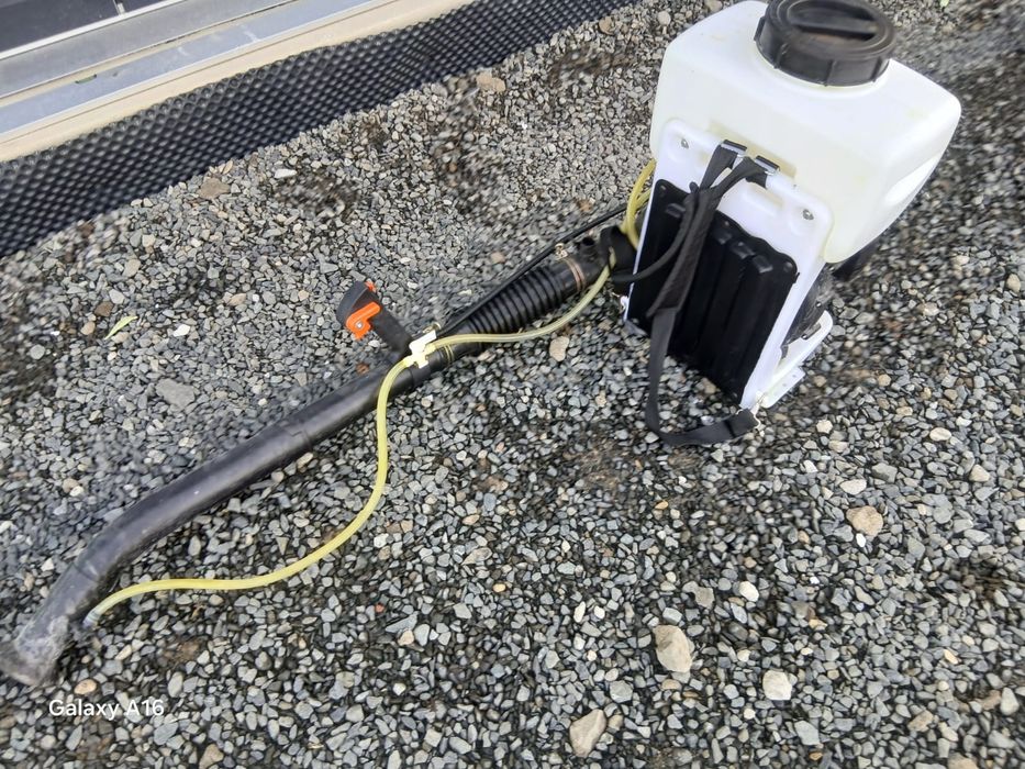 Atomizor (pompa stropit )cu motor pe benzina