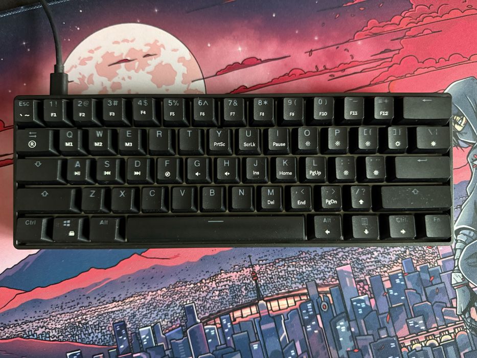 Tastatură mecanică HK GK61 – RGB, Hot-Swap, stare foarte bună