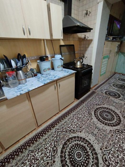 Angrenda 3 xonali kvartira sotiladi 6\4 da