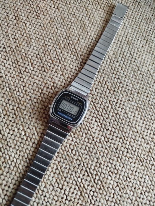 Ceas Casio LA670WA cu alarma cronometru dată Functional