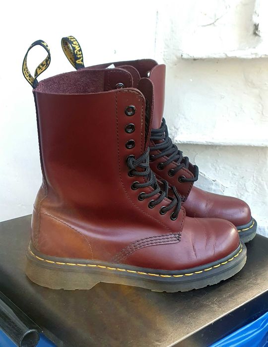 37 Dr Martens Cherry Red 10 EYE