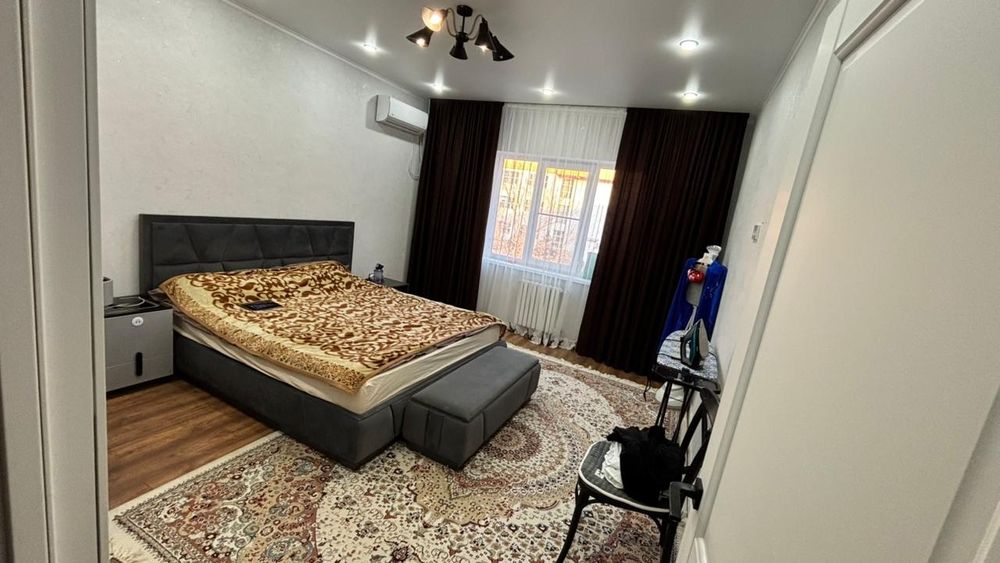 Квартира просторная и тёплая.