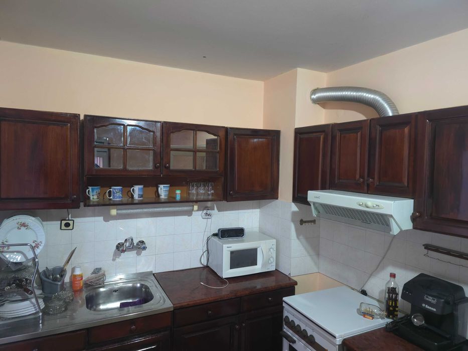 Под наем идеален център три стаен аоартамент