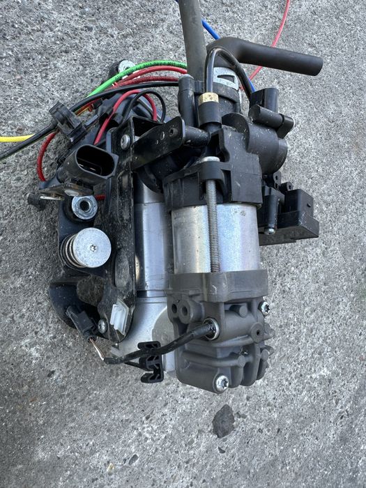 Compresor suspensie / Bloc valve BMW Seria 7 G11 G12