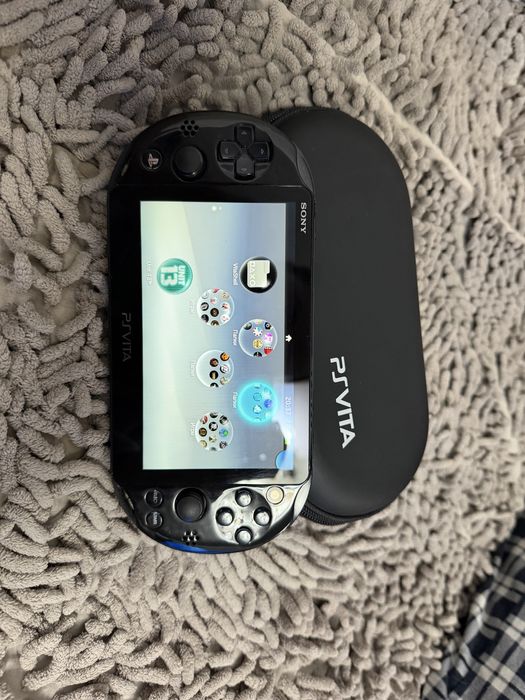 Продам прошитую  ps vita