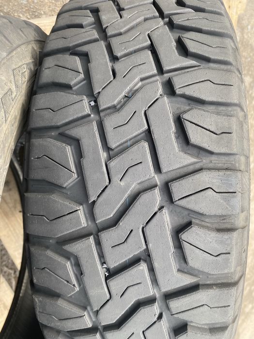 Шины 225/60/17 пара бу TOYO