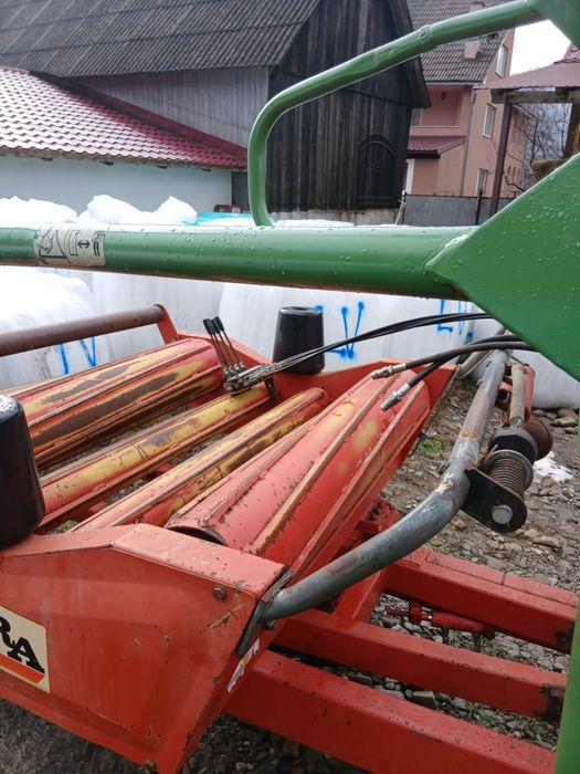 Înfoliator de baloți.