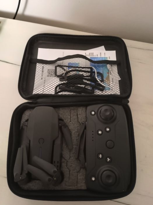 Vând dronă cu cameră nouă