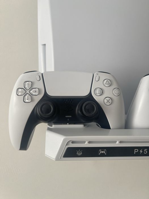 Продам ps5 с играми (playstation 5)