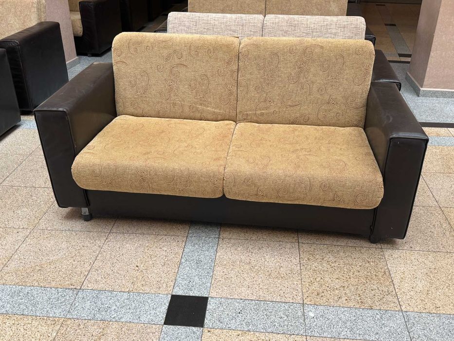 Разтегателен диван двойка +кресло + легла  от хотелско обзавеждане