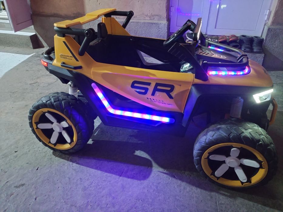 Bolalar moshinasi Jeep