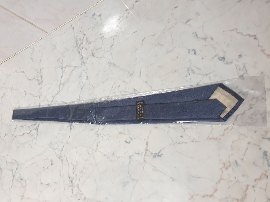 Pret Super! Ptr. Cravata originală Tipla model rar Givenchy - Franta