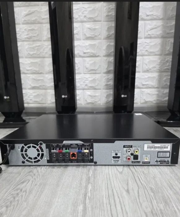 Домашний кинотятор LG LHD657