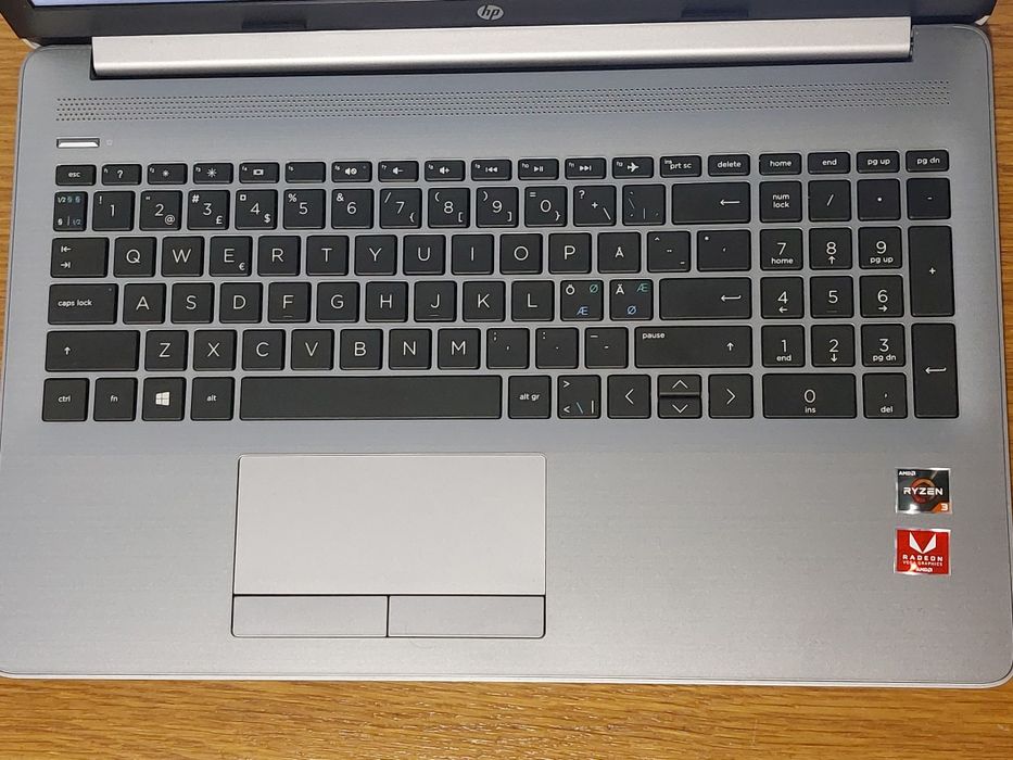 Laptop HP 255 G7 Ryzen 3 2200U 2,5Ghz/3,4Ghz, 8GB, 128GB, Vega 3 1GB, Windows 11 Office 2024