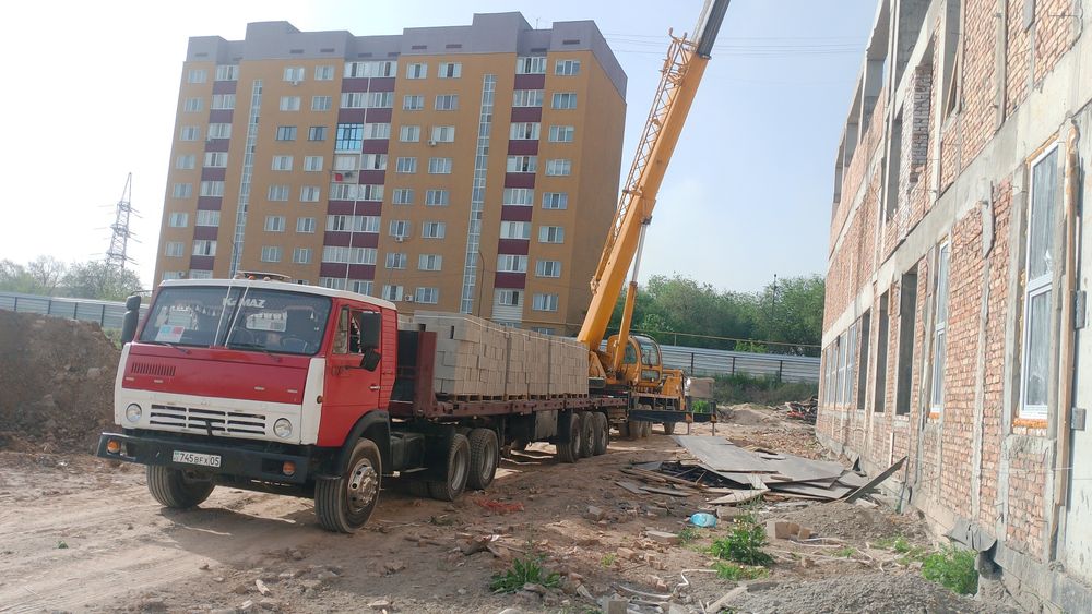 КамАЗ плащатька шаланда контейнеровоз