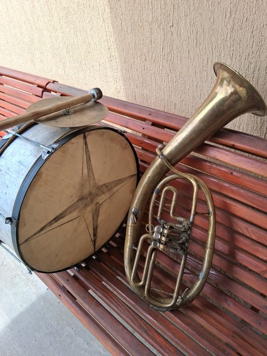Vând instrumente muzicale