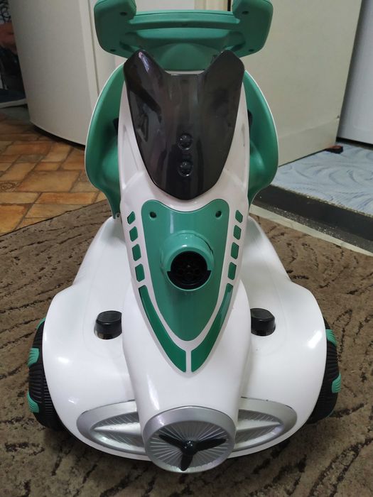 Masinuta electrica pentru copii intre 3 si 7 ani