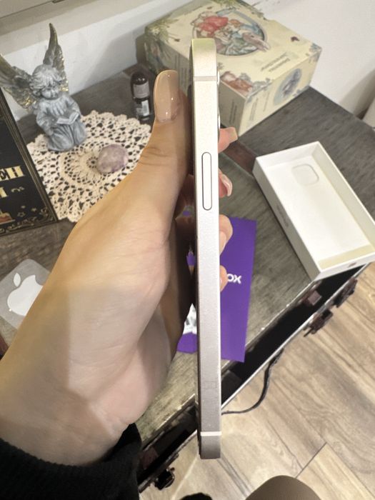 Продавам iPhone 12