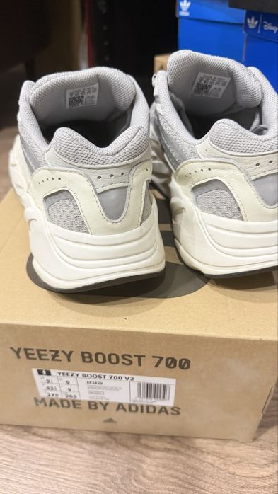 Кроссовки Adidas Yeezy Boost 700