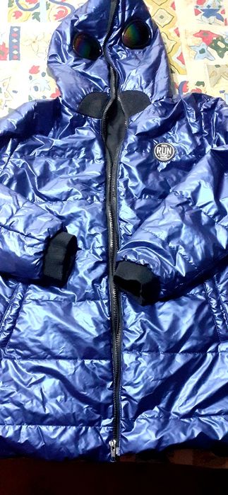 Яке за момче със затваряха се качулка.