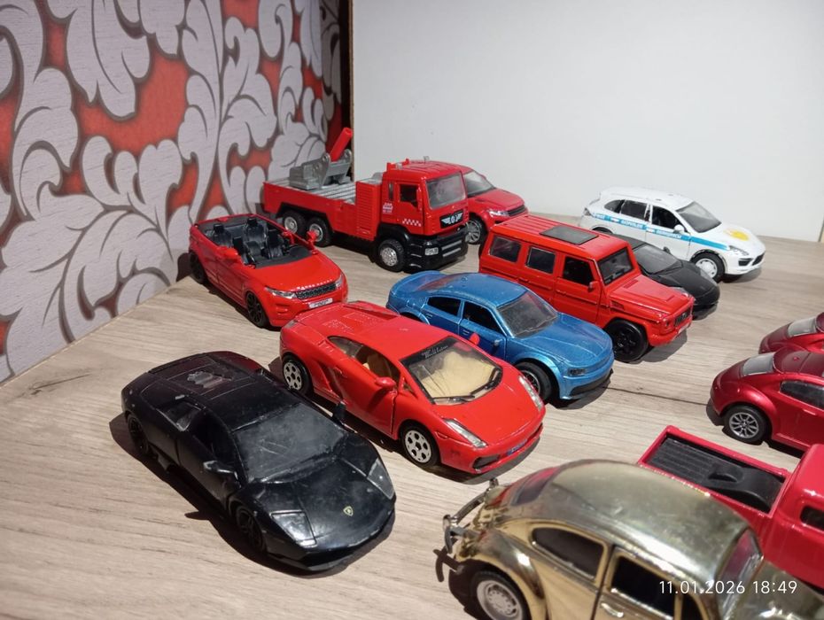 Игрушки машинки металлические