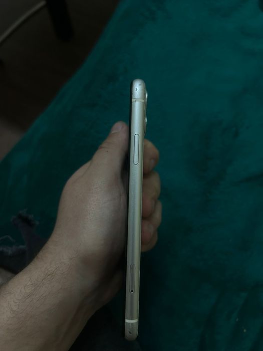 Vand iphone 11, nu este pentru pretentiosi