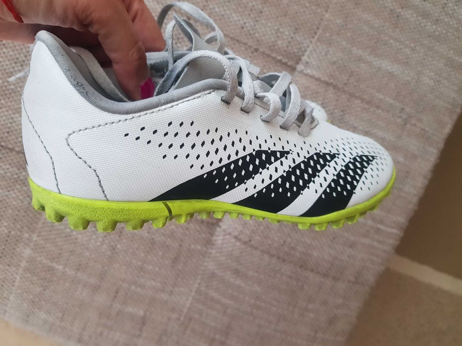 Adidas PREDATOR  детски бутонки 35 номер