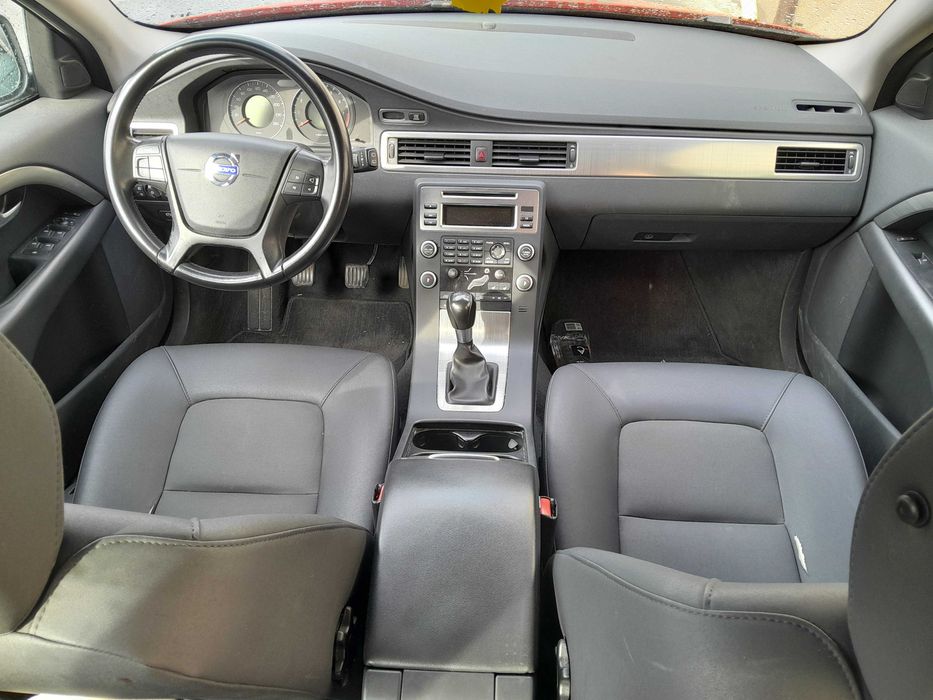Volvo V70 2.0F din 2010 cu 145 CP
