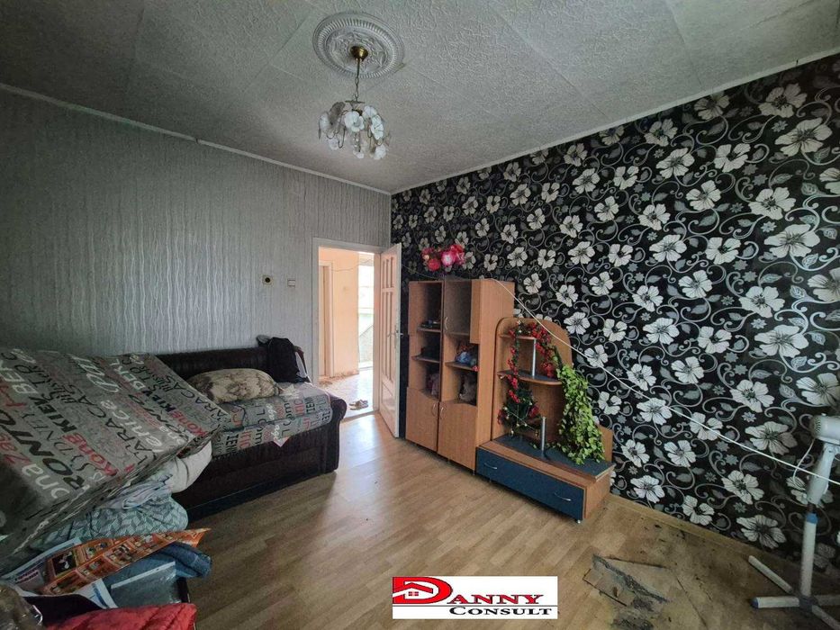 Къща с двор и гараж в гр. Павликени