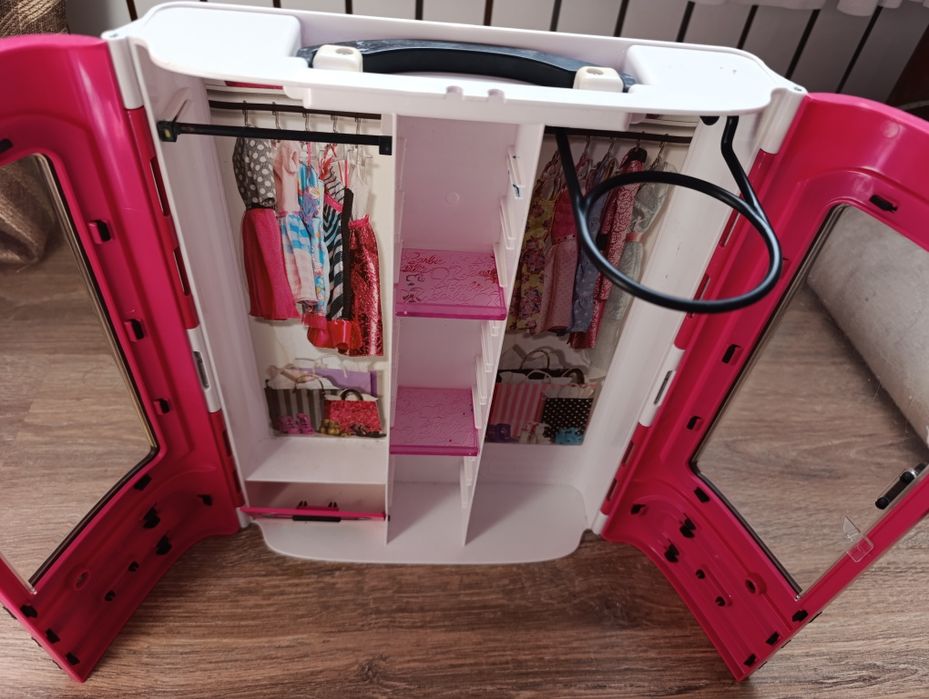 Шкафы для кукол Барби
