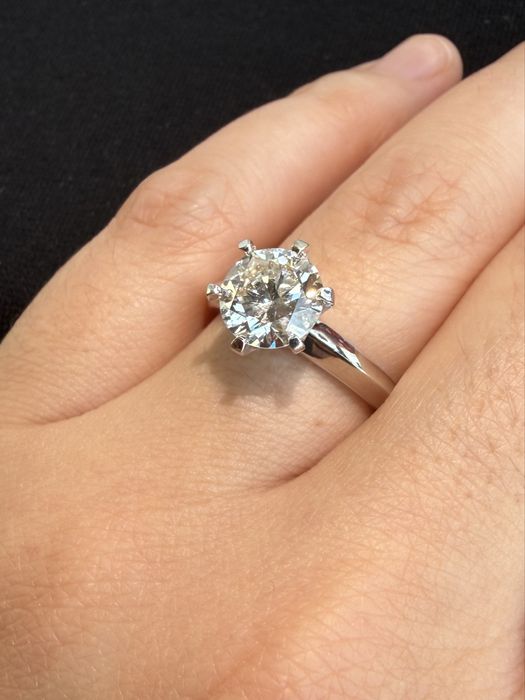 Кольцо с бриллиантом