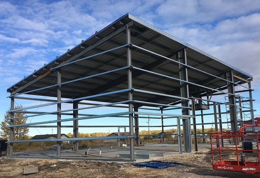 Vand Hala Metalica completa la gata cu panouri sandwich cu atic