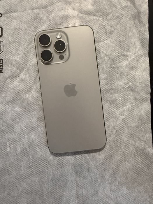 iPhone 15 pro max 1TB folie de protecție pe ecran 83%bat