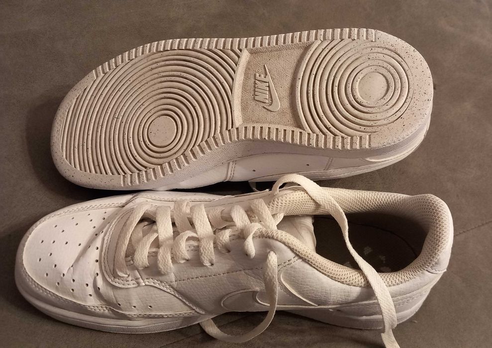 Nike бели маратонки/кецове № 40 – почти нови
