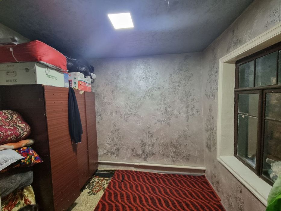 Uy sotiladi 3.5 sotiq 4 xona 1 zal owxona bilan vanna alohida