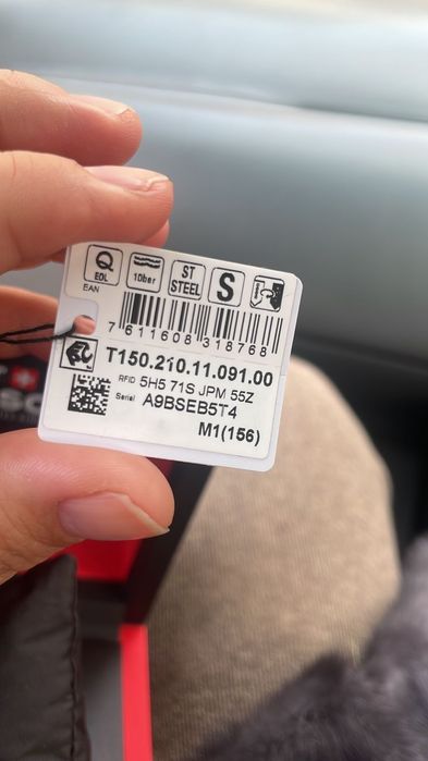 Срочно продам новые наручные часы.