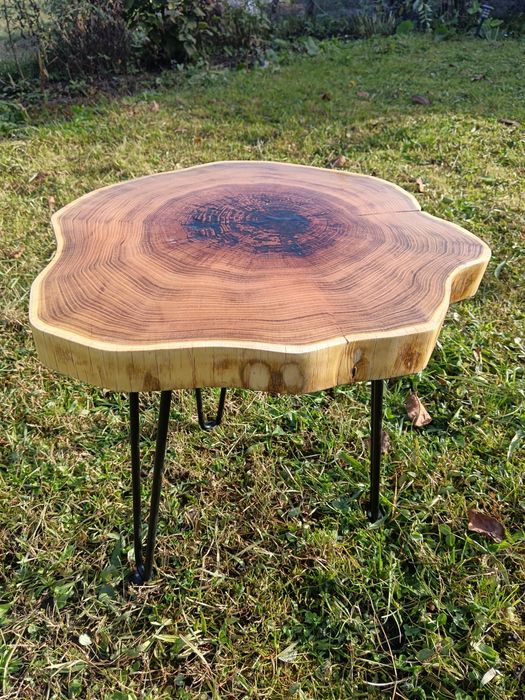 Măsuță rustică din lemn de salcâm